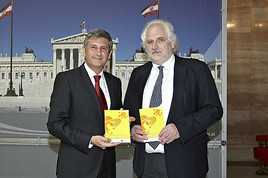 BILD zu OTS - Personen v.l.n.r.: Vizekanzler Dr. Michael Spindelegger, Univ.-Prof. Dr. Hubert Pehamberger (Österr. Ges. f. Dermatologie)