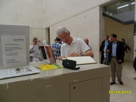 Der frühere US-Präsident Bill Clinton besuchte heute im Zuge seines Wien Aufenthaltes die Ausstellung Klimt persönlich im Leopold Museum. Der frühere US-Präsident Bill Clinton besuchte heute im Zuge seines Wien Aufenthaltes die Ausstellung Klimt persönlich im Leopold Museum.