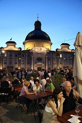 Ein vielfältiges Programm vom Kaiviertel bis zum Mönchsberg wartet auf die Besu-cherInnen Ein vielfältiges Programm vom Kaiviertel bis zum Mönchsberg wartet auf die Besu-cherInnen