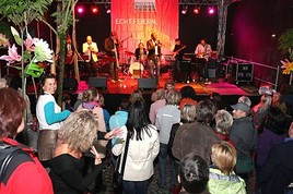7 Bühnen und 30 Bands sorgen für musikalische Highlights am Universitäts-Altstadtfest 7 Bühnen und 30 Bands sorgen für musikalische Highlights am Universitäts-Altstadtfest