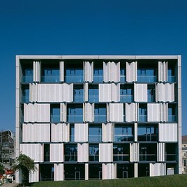 An den Grazer Architekten Dipl.-Ing. Ernst Giselbrecht ging der Aluminium-Architektur-Preis 2004. Ausgezeichnet wurde er für das Projekt Biokatalyse … An den Grazer Architekten Dipl.-Ing. Ernst Giselbrecht ging der Aluminium-Architektur-Preis 2004. Ausgezeichnet wurde er für das Projekt Biokatalyse …