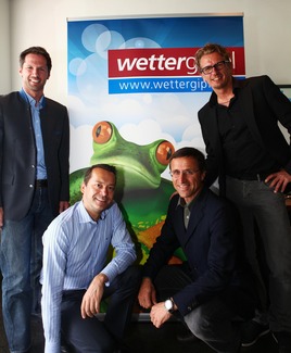 Freuen sich gemeinsam auf den Wettergipfel 2012 (v.l.): Gastgeber Lukas Krösslhuber (GF Ferienregion Wilder Kaiser), RTL-Wetterchef Christian  …