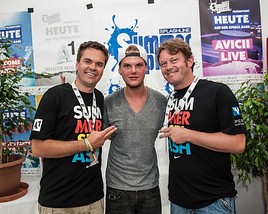 Summer Splash: 12.000 'Splashies', DJ Superstar AVICII und heimische
Promis - BILD