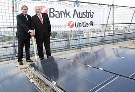 Bank Austria eröffnet Wiens größte private Photovoltaikanlage  - BILD