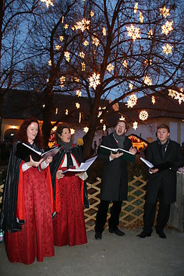 Fulminante Eröffnung des Weihnachtsdorf Schloss Hof