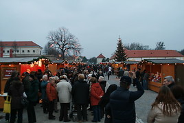 Fulminante Eröffnung des Weihnachtsdorf Schloss Hof