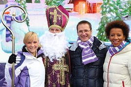 Im Bild vlnr.: Missy May (Sängerin), Nikolo, Andreas Kutil (Managing Director Mondélez Österreich), Arabella Kiesbauer (Moderatorin)