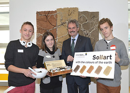 Ausstellung SOILART eröffnet: Kunst und Engagement für unseren Boden! - BILD