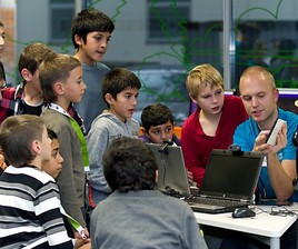 A1 Internet für Alle: Ein Jahr erfolgreich Medienkompetenz vermittelt - BILD