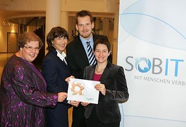 Im Bild v.l.n.r.: Inge Maier-Weißinger (GF der SobIT GmbH), Mag.a Christine Lapp (Präsidentin der Wiener Sozialdienste), Mag. Alexander Urbanec …