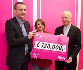 Im Bild v.l.n.r.: Hubert Sauer (Geschäftsführer BIPA), Claudia Amsz (Hausleiterin Mutter-Kind-Haus Luise), Michael Landau (Direktor Caritas Wien)