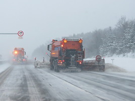 Seit Montag stehen die 1.400 Mitarbeiter der ASFINAG Autobahnmeistereien im Winter-Dauereinsatz.