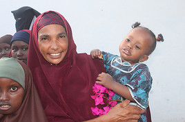 Nach mehr als eineinhalb Jahren Evakuierung sind die SOS-Kinderdorf-Familien endlich wieder in ihr Zuhause ins SOS-Kinderdorf Mogadischu …