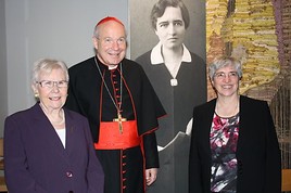 Im Bild von links nach rechts: Prof. Ingeborg Schödl, Erzbischof Dr. Christoph Kardinal Schönborn und Sr. Maria Judith Tappeiner CS