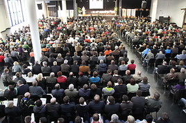 Geflügelbauern machen auf dramatische Situation aufmerksam - BILD