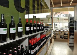 Einkaufserlebnis rund um den Wein mit Gästeinformation
Poysdorf eröffnet neuen Weinmarkt - BILD