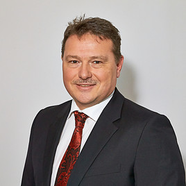 Hermann Deitzer (52) ist seit 1. April Vice President für das globale Klebstoff-Geschäft für Konsumenten, Handwerker und Bau von Henkel.