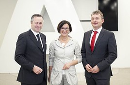 A1 Innenministerin Johanna Mikl-Leitner besucht A1 Technologiezentrum im Arsenal