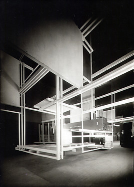 MAK-Ausstellung 'JOSEF HOFFMANN - FRIEDRICH KIESLER. Contemporary Art Applied' im Josef Hoffmann Museum, Brtnice - BILD