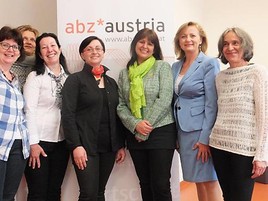 Kompetent und gesund - Konstruktiver Umgang mit Belastungen für  Frauen in der mobilen Pflege - BILD