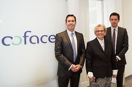 Im Bild v.l.n.r. Oliver Krupitza, Country Manager Coface Austria, Gabriele Düker, Coface Risk Underwriting Director Central Europe und Julien …