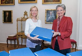 Im Bild v.l.n.r.: Dr. Johanna Rachninger, Generaldirektorin Österreichische Nationalbibliothek; Dr. Claudia Schmied, Bundesministerin für …