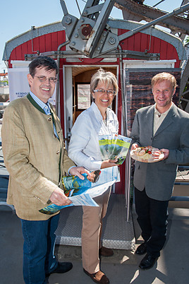 (v.l.): Prof. Christoph Madl, MAS, Geschäftsführer Niederösterreich-Werbung, Tourismuslandesrätin Dr. Petra Bohuslav, Franz Eggl, Neue Seehütte …