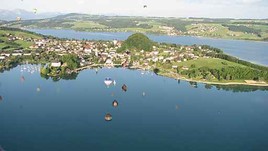 Wohlfühlen im gastfreundlichen Seenland nördlich der Weltstadt Salzburg: Genussradeln, Seenwandern und Badespaß.