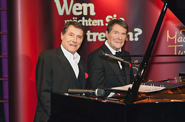 Udo Jürgens präsentiert Wachsfigur - ganz ohne Sahne, dafür mit jeder Menge Wachs  - BILD