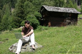 Urlaub am Bauernhof Österreich sucht talentierte Almreporter, die von ihrem nächsten Urlaub in einer Almhütte berichten wollen.