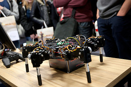 ROBOTICS DAY an der FH Technikum Wien: Studierende der Mechatronik/Robotik stellen ihre Projektarbeiten vor ROBOTICS DAY an der FH Technikum Wien: Studierende der Mechatronik/Robotik stellen ihre Projektarbeiten vor