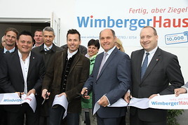 v.l.n r Bürgermeister Herbert Pfeffer, Geschäftsführer Mag.(FH) Christian Wimberger, LH-Stv.Mag.Wolfgang Sobotka, Stadtrat Mag.Lukas Leitner