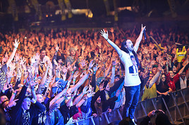 Steve Aoki wird wieder eine seiner legendären Shows am Beatpatrol Festival abliefern!