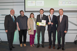 Mitterlehner kürte Sieger von Jugend Innovativ 2013 - BILD