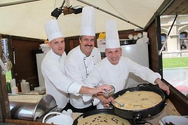 Live Cooking für UNICEF vor der Wiener Staatsoper Live Cooking für UNICEF vor der Wiener Staatsoper