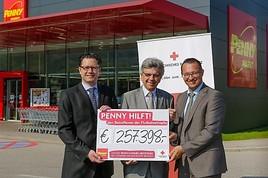PENNY Kunden zeigen soziales Engagement und spenden für Flutopfer: PENNY Kunden zeigen soziales Engagement und spenden für Flutopfer: