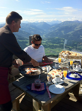 Frühstück am Berg - ein Erlebnis für Genießer: Einzigartige Bergpanoramen und Tiroler Produkte