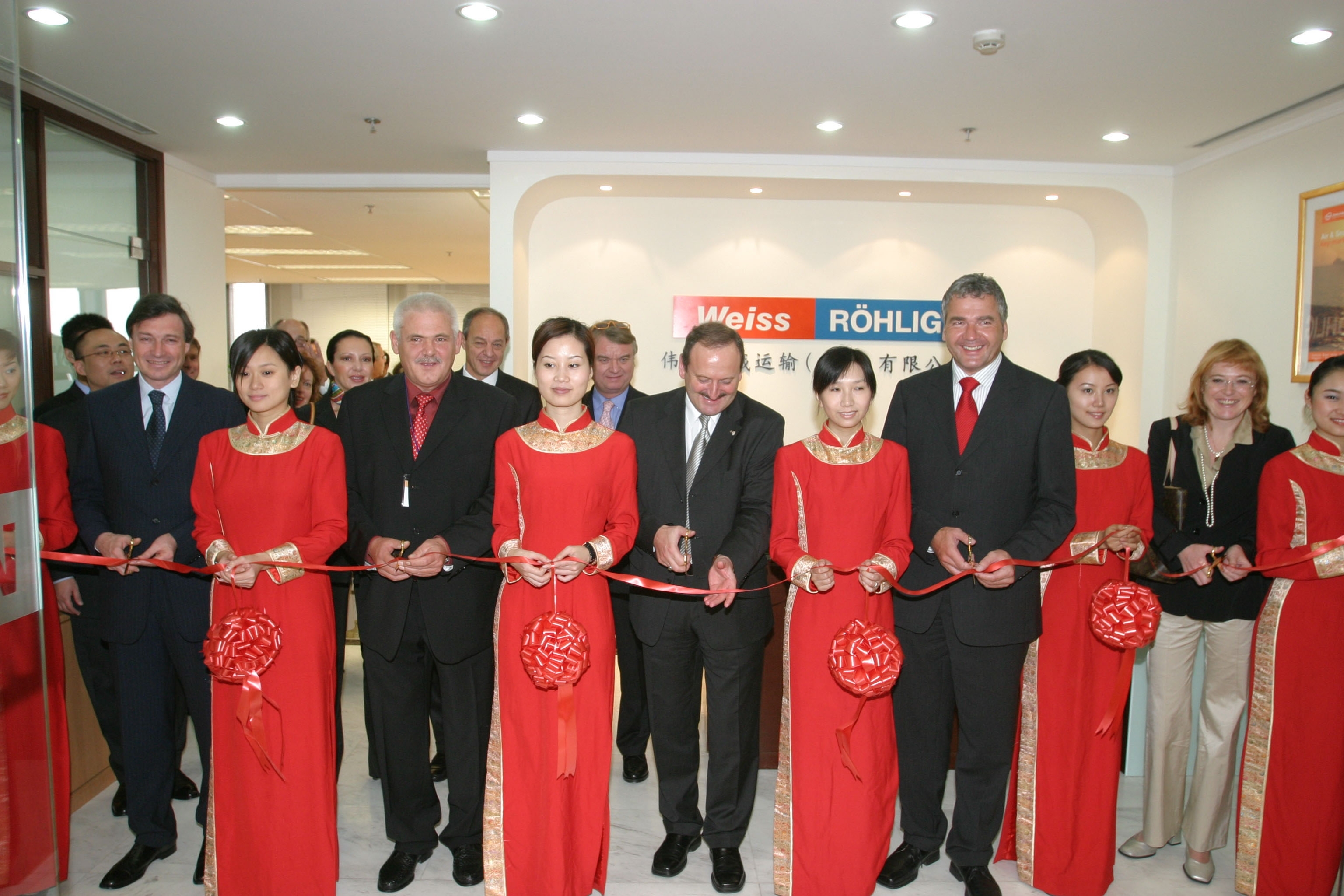 Hubert Gorbach Eroffnet Neues Weiss Rohlig Buro In Shanghai Gebruder Weiss 10 11 04