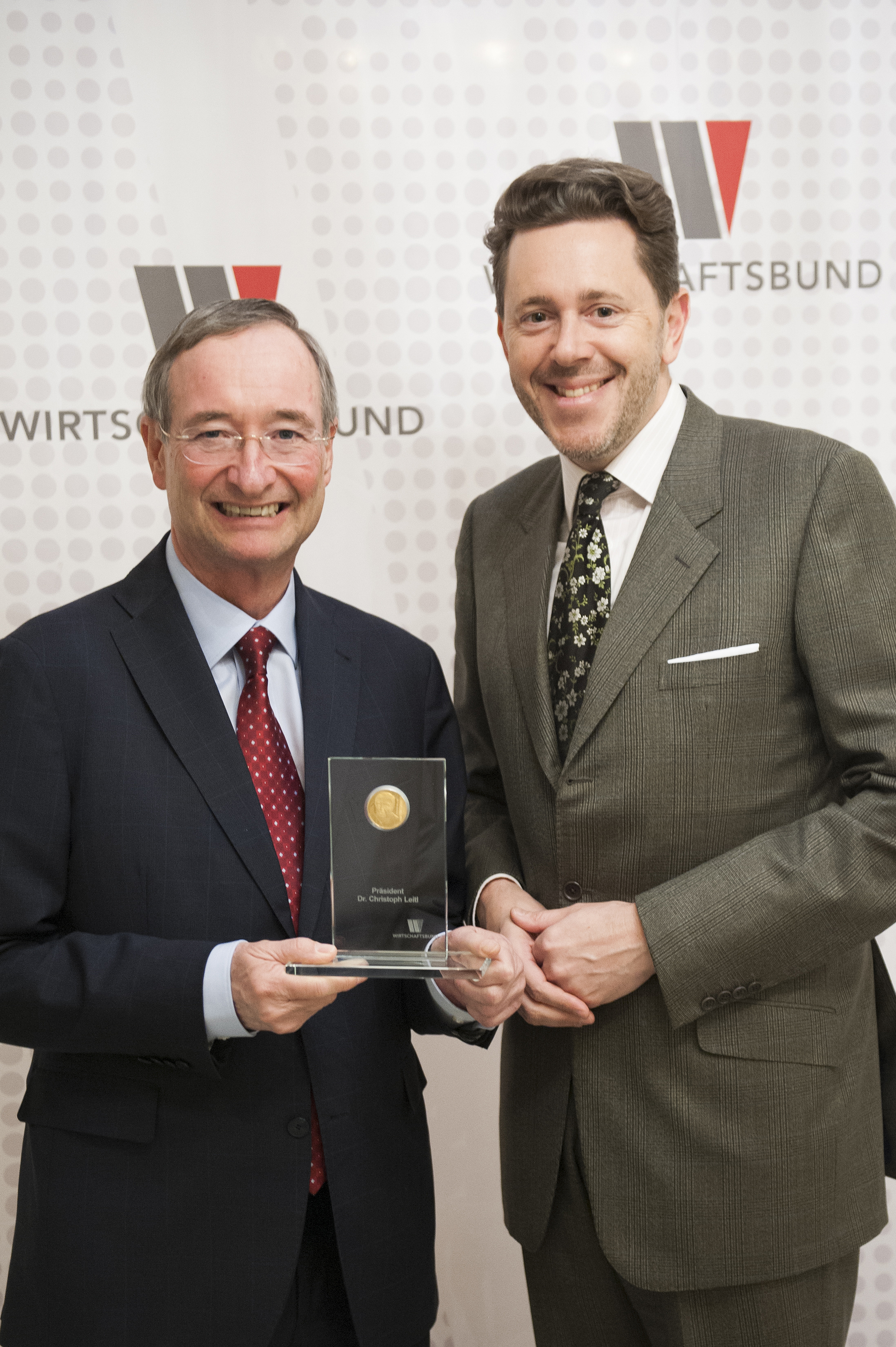 Wirtschaftsbund Harald Mahrer Verleiht Goldene Julius Raab Medaille An Christoph Leitl Osterreichischer Wirtschaftsbund 04 04 2019