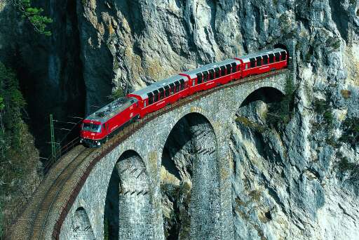 Alpine Cruise – Go on a “rail cruise” with the Rhaetian Railway
