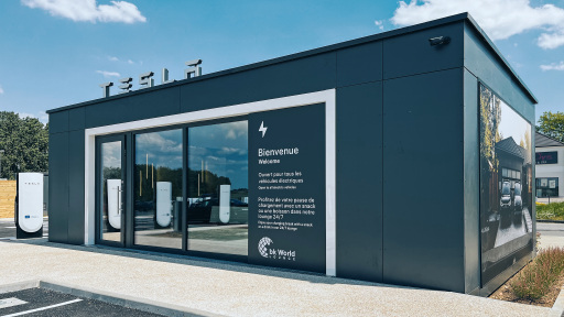 First lounge by bk World and Tesla opened at charging park in France (PHOTO)